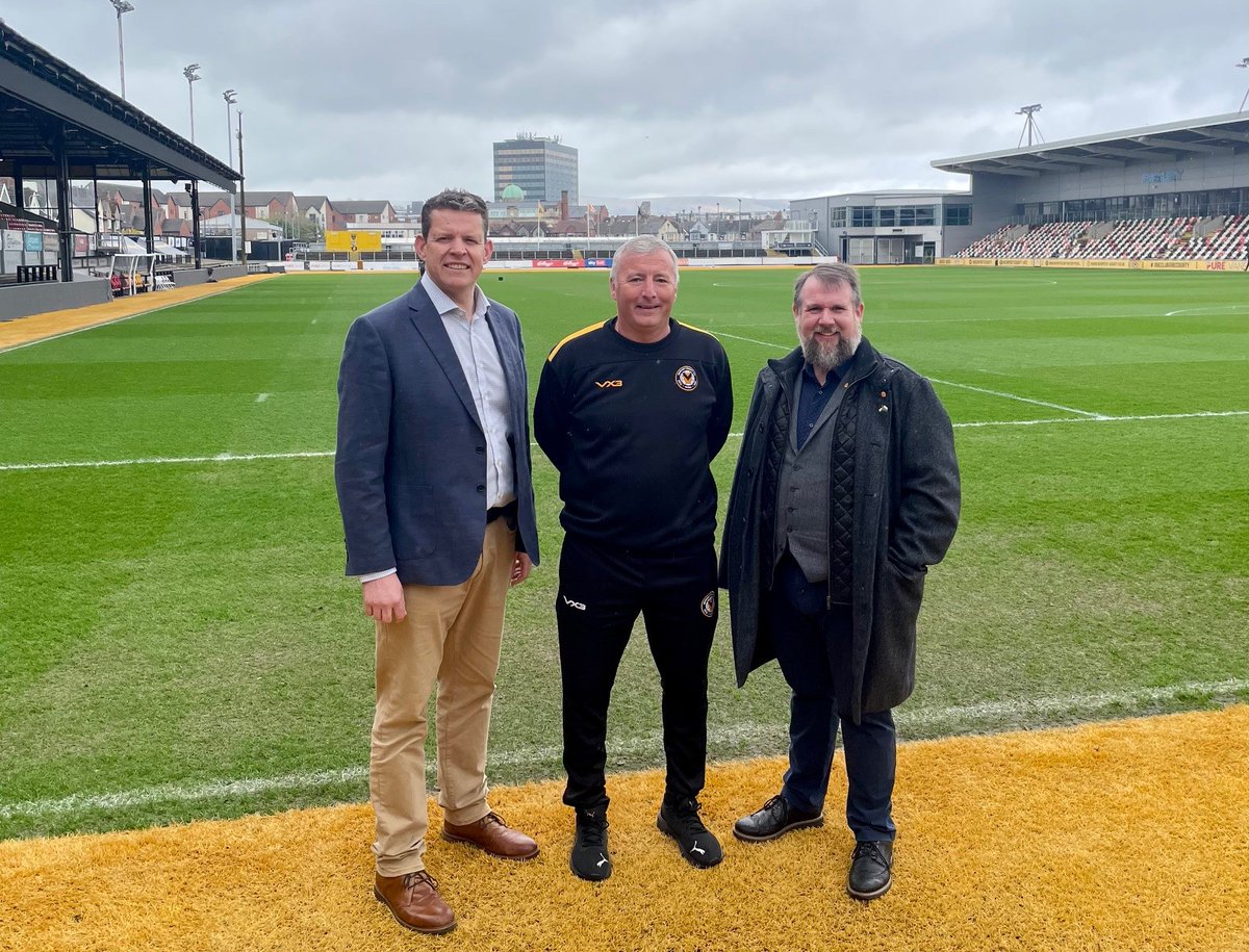 Pleasure to meet up again with Norman, CEO with @CountyCommunity at Rodney Parade with @RhunapIorwerth.

We heard about their excellent, life-changing work in the community and their plans for the future.

Diolch also for the tour of this fantastic ground.