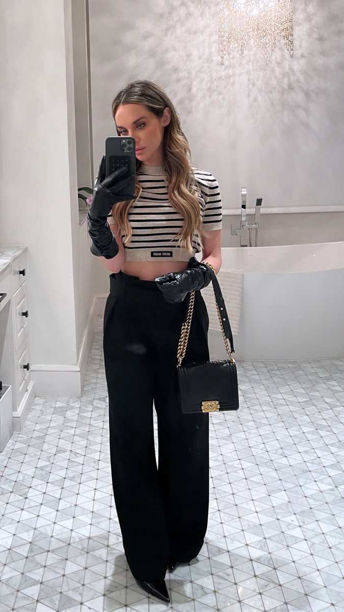 zssjag's tweet image. dressed for the @neimanmarcus pre-fall designer preview exhibition 🖤
shop this look: liketk.it/4Djmu