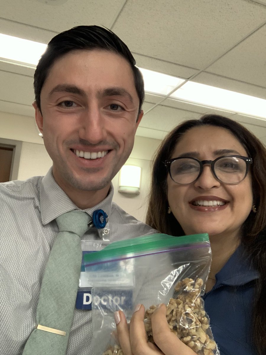 What does wellness in GI fellowship look like? @NavreetChowlaMD providing #microbiome friendly snacks between long and difficult cases on complex endoscopy! 🔦 

@MayoClinicGIHep 

#MedTwitter #GITwitter