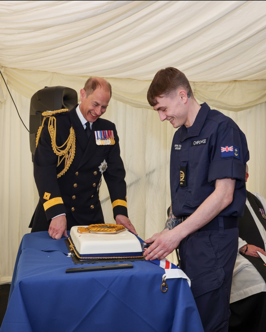 ✨The Royal Family website posted about The Duke of Edinburgh attending the Commissioning Ceremony of Stirling Castle, including this lovely photo of HRH (probably after the cake cutting 😊) You can read it here: royal.uk/news-and-activ…