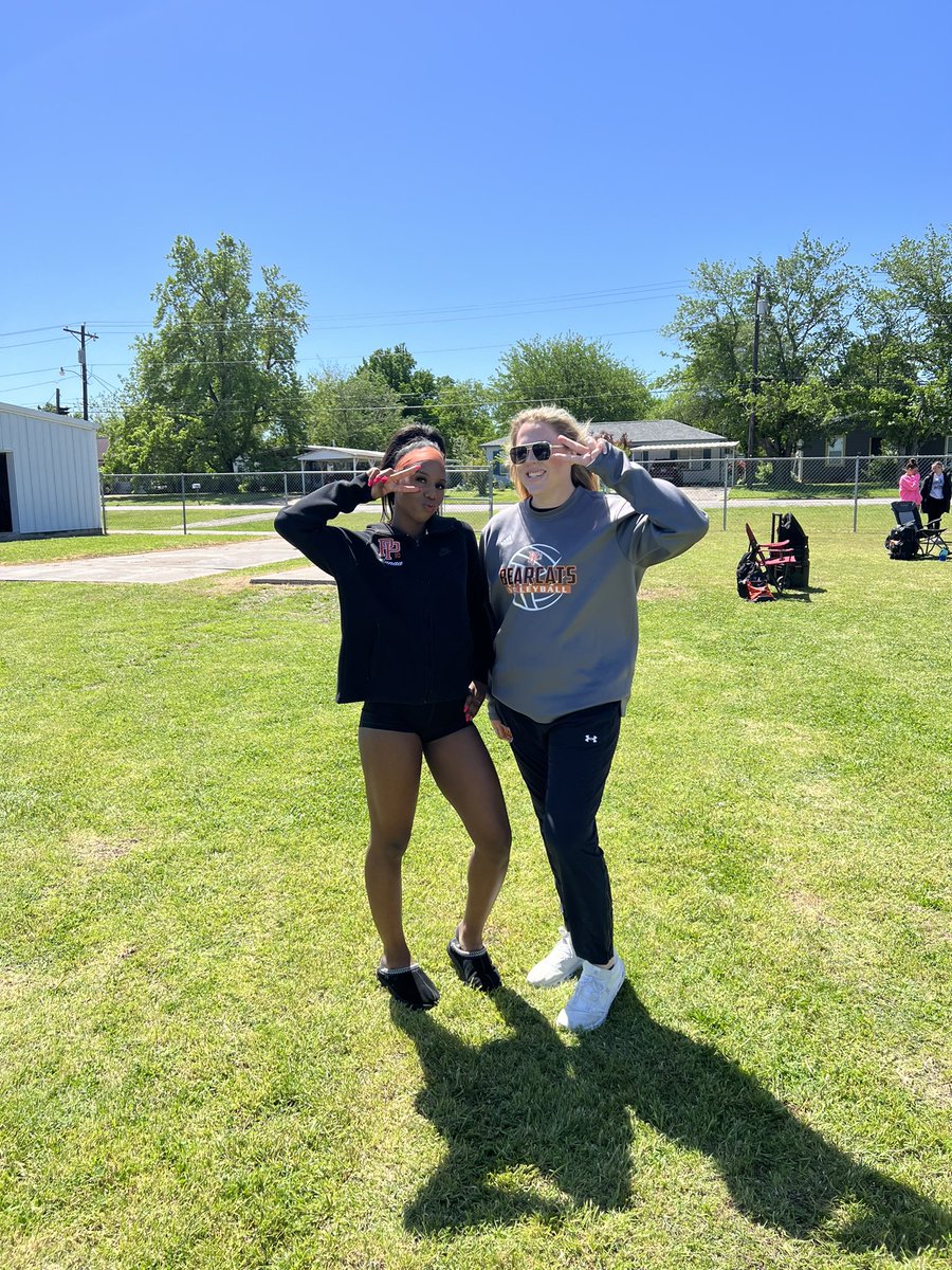 LONG JUMP REGIONAL QUALIFIER!!! 

Sanaa placed 4th in long jump with a jump of 15’ 7 1/2”

#WeArePilotPoint