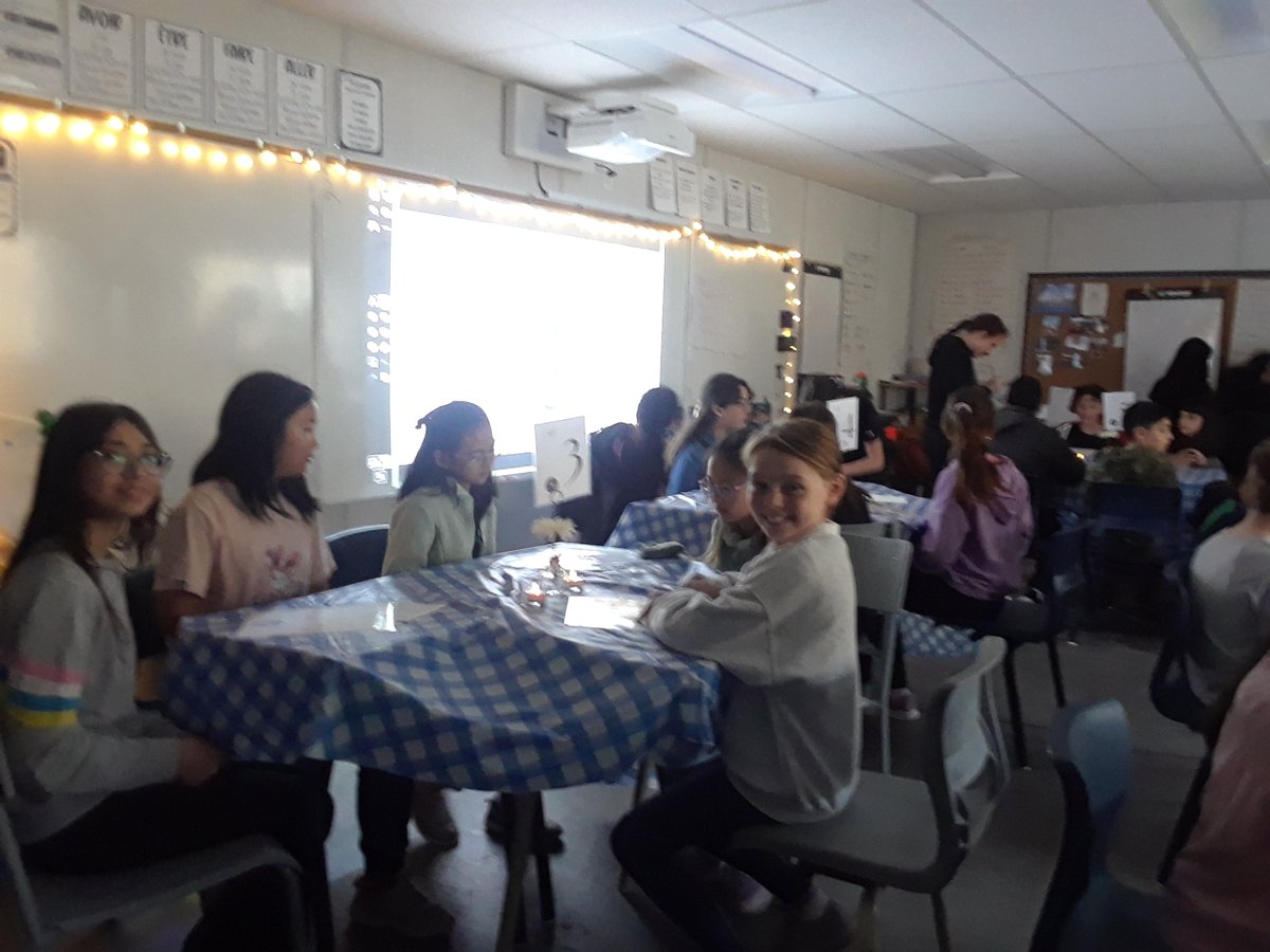 Grade 4/5 students participated in a French Cafe this afternoon. Thank to to Madame Holland and her grade 6's for inviting us to this wonderful experience. @StJeromeOCSB @OttCatholicSB @ocsbStudents @ocsbBonjour