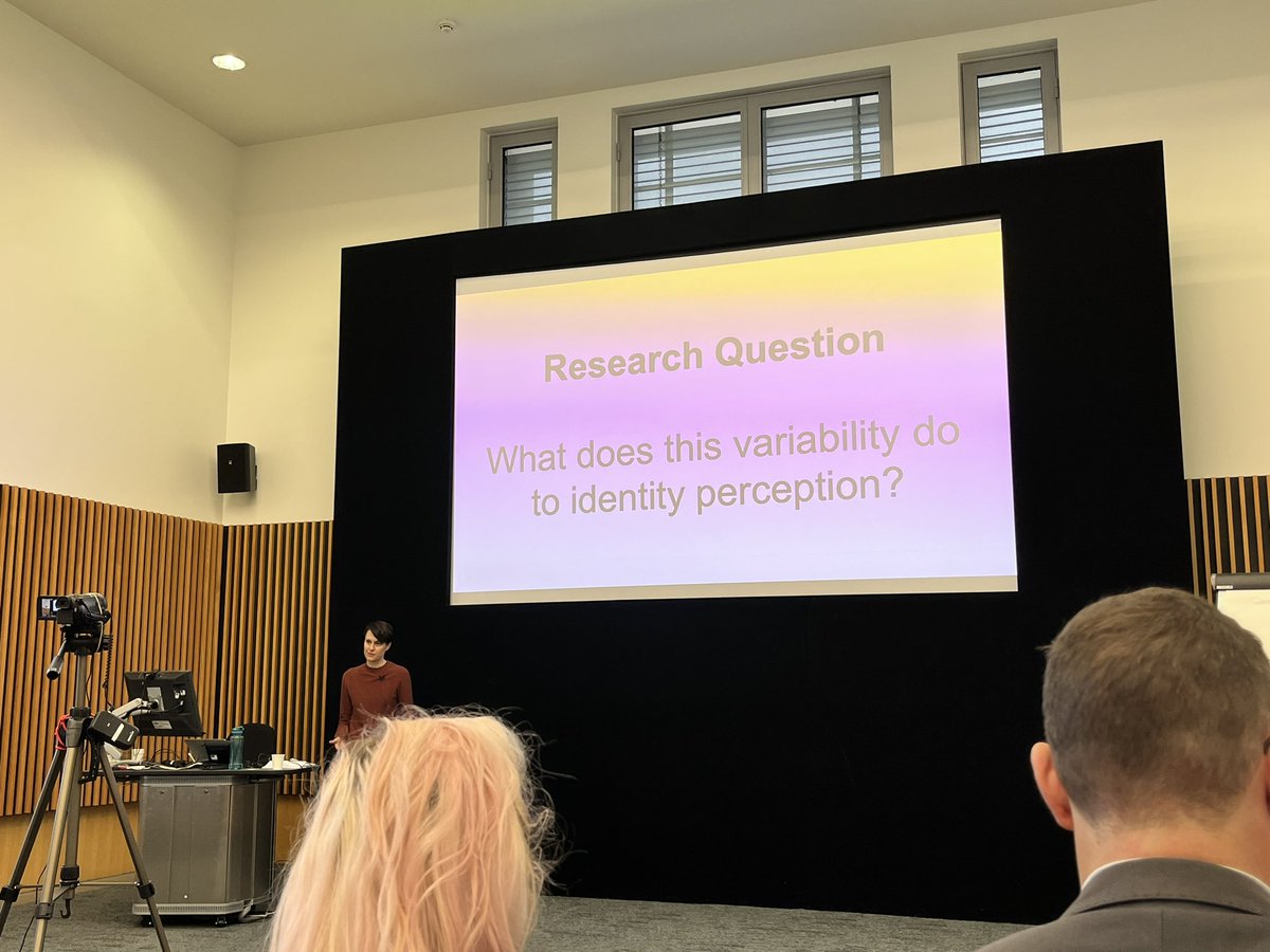 And now on to the main event! @nadinelavan is giving the 31st @ExpPsychSoc prize lecture on person perception from voices