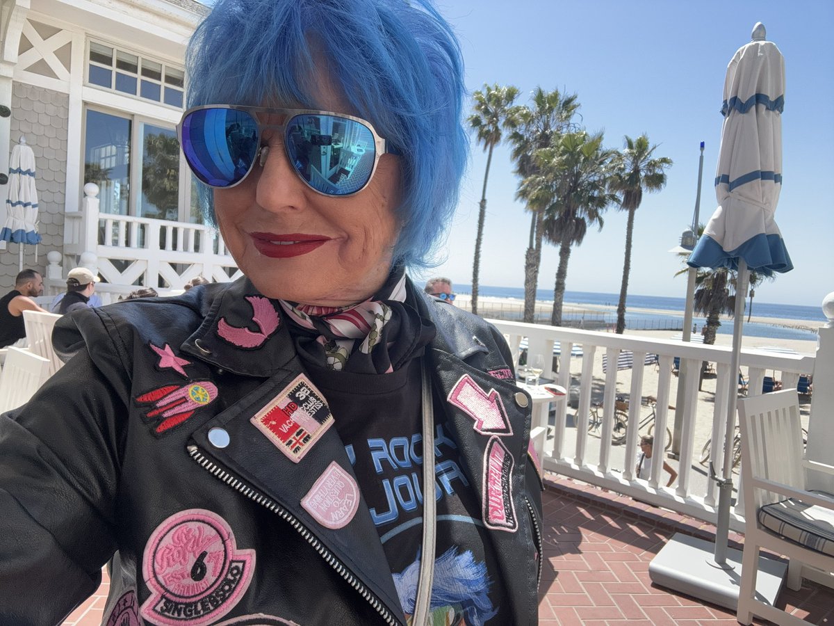 x.com/i/spaces/1ynga… Join me in real life @LadyRocketSpace #JourneyToTheMoon during @YurisNight! At the exclusive Shutters Hotel, Space Beach Santa Monica,and on @XSpaces at 5pm pst on 4.12 where I host another @CopernicSpace and @LadyRocketFund @LAyurisnight YurisNight