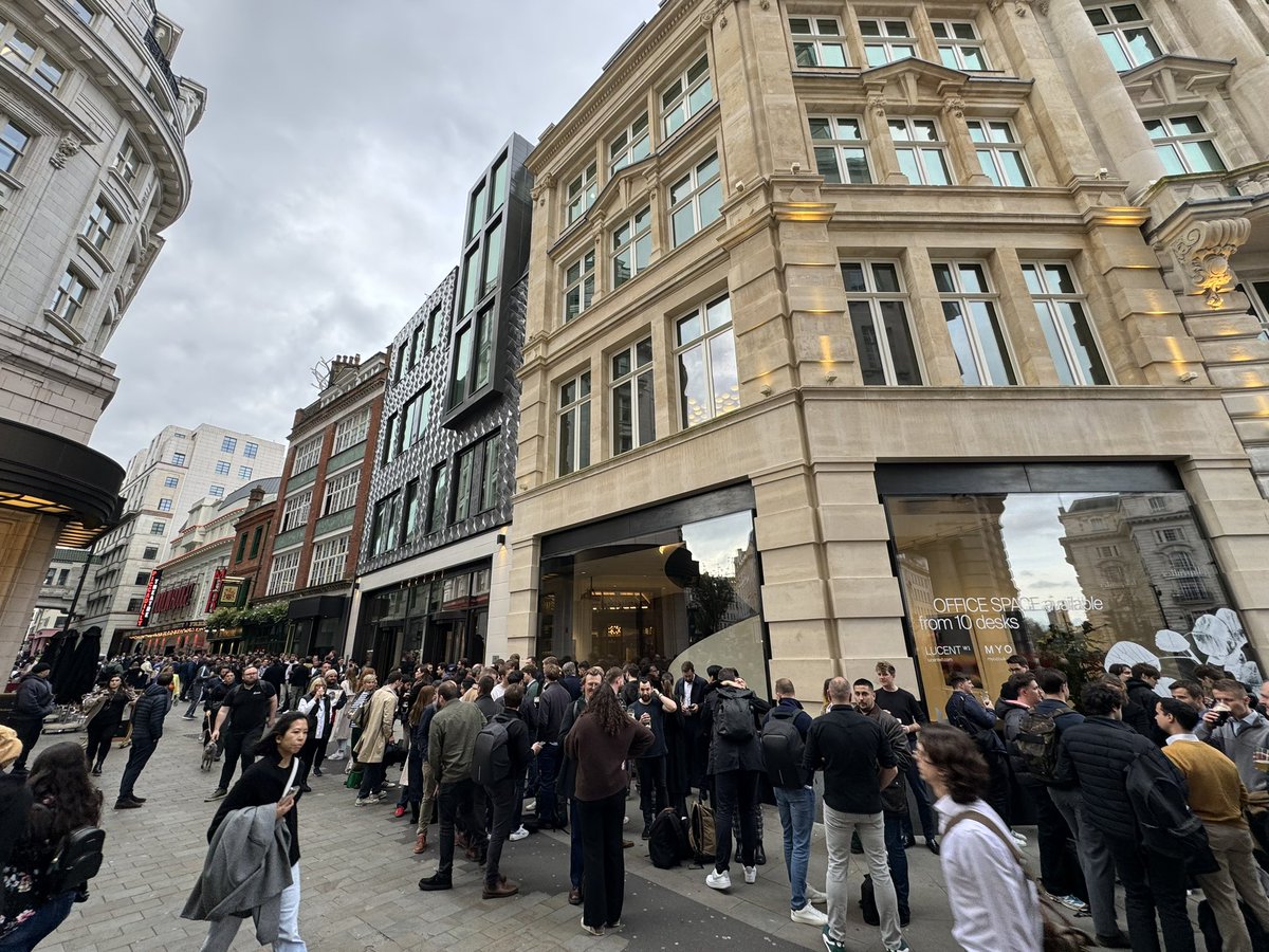 lws_clrk's tweet image. This is getting silly now