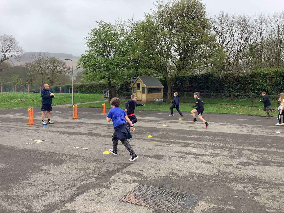 Fantastic to have @CricketWales with us today for taster sessions! A brilliant day, and the weather stayed fine for all classes too!! @SportRCT #TEAMOaklands