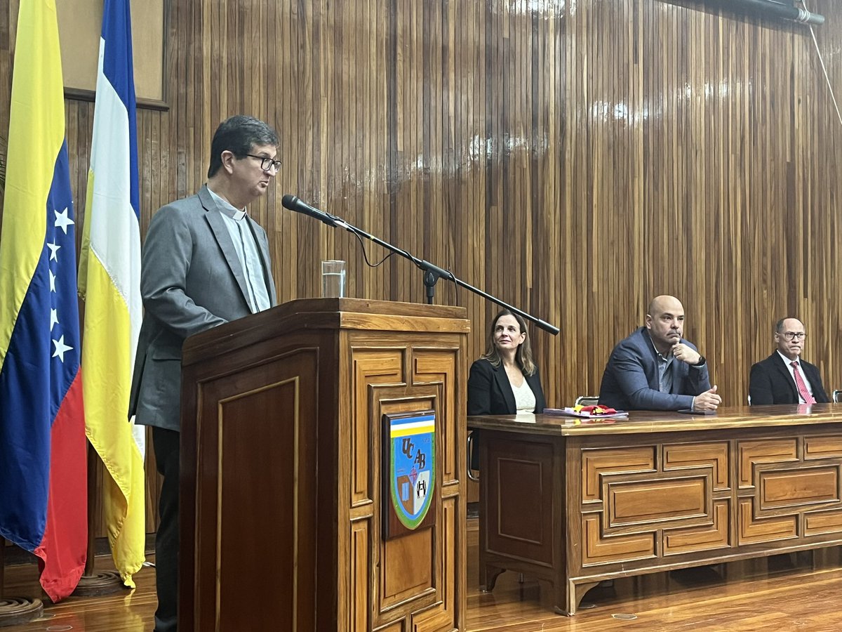 enlaucab's tweet photo. Peraza: “La transformación no se explica sin la gente que yo tengo aquí adelante, gente que ha puesto manos a la obra para hacer posible el ejercicio de transformación”. https://t.co/Bh9jJ6EHci