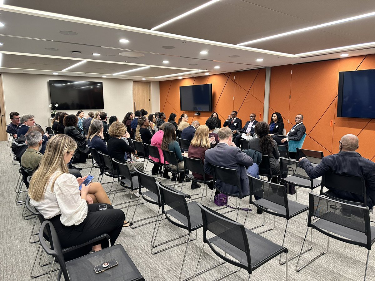 A great turn out at the @emplawyers Race Equality Committee Employment Leaders in Discussion event. Thank you to Withersworldwide for hosting and providing the refreshments. #employmentlawyers #employmentlaw