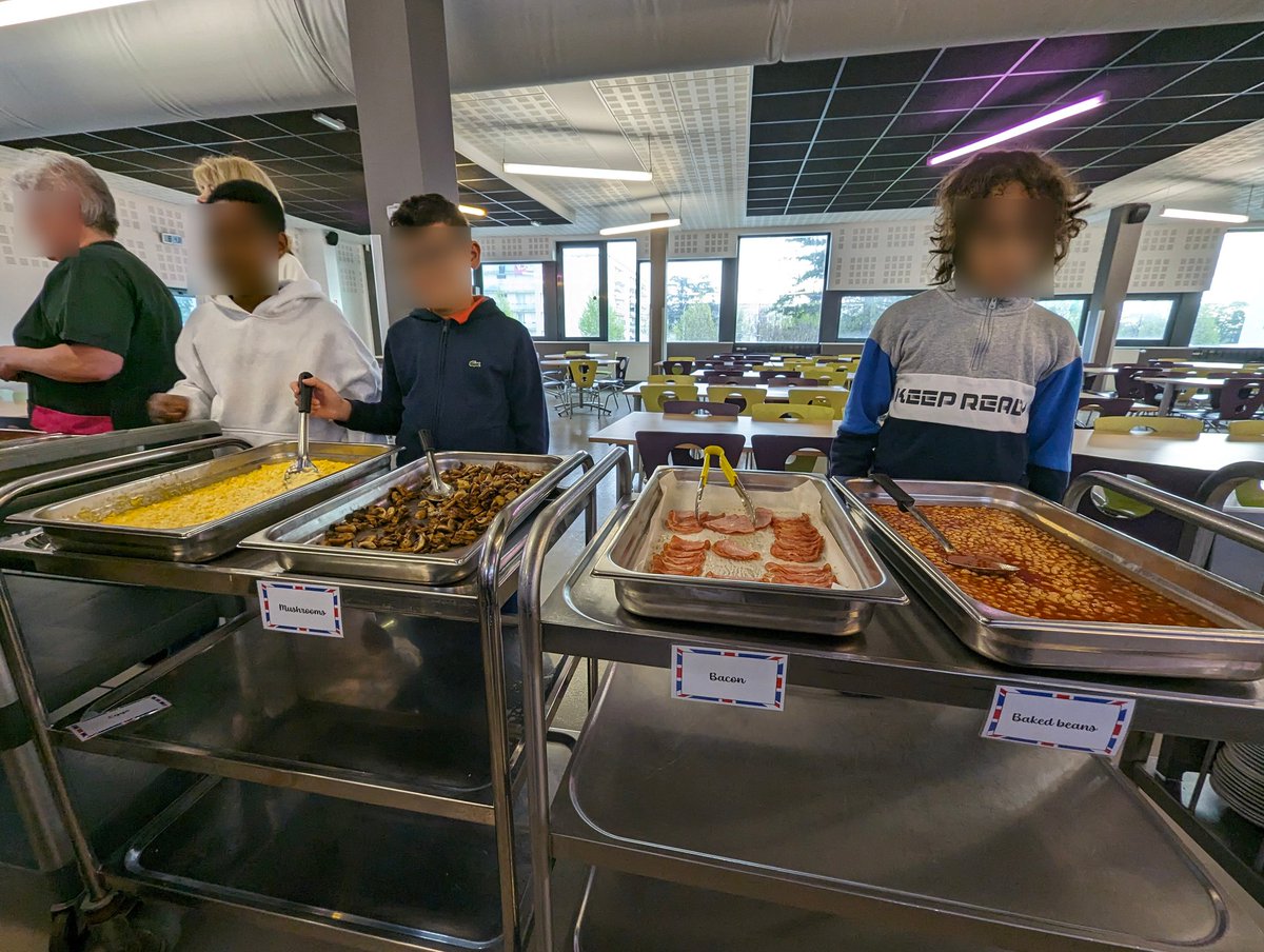 Un grand merci aux professeurs du collège et aux agents du <a href="/LAF_18_18/">Lycée Alain-Fournier, le LAF de Bourges</a> pour avoir organisé un petit déjeuner anglais pour nos élèves de sixième ce matin! Une belle occasion d'apprendre et de savourer la culture britannique. 🇬🇧🍳 #PetitDéjeunerAnglais #ÉducationCulturelle <a href="/dsden18/">DSDEN du Cher - Académie d'Orléans-Tours</a>
