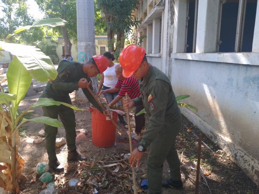 BRICOMILES ¡Manos a la obra!

El LB Antonio José de Sucre se llenó de energía y trabajo en equipo durante una jornada de limpieza y desmalezamiento.

Esfuerzo, colaboración y mucho compañerismo fueron los ingredientes de esta jornada épica. 

#DiplomaciaBolivarianaDePaz