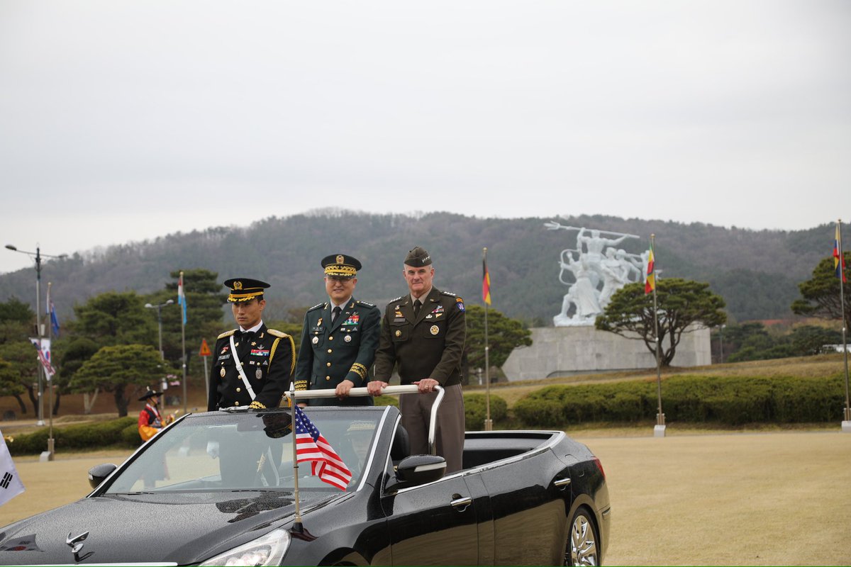 Leader relationships are the unseen currency of a #FreeandOpenIndoPacific!

The overall might of the 🇰🇷 #ROKUSAlliance 🇺🇸 is from the sum total of the work our combined Land Forces do day in and day out on the Korean Peninsula.

GEN Park An-Su is a key reason why I am so excited…