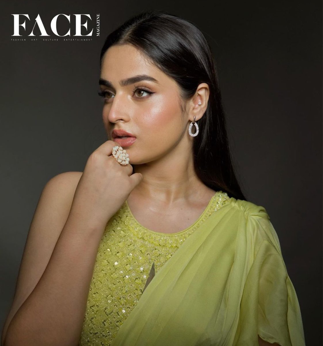 Ki_Sidraj's tweet photo. #AyeshaKhan is a Face Of
 FACE Magazine. 🤗

"  FACE Of The Month " 

#AyeshaKhan 🌹❤️❤️❤️
#KhaliBotle 🔥🔥 https://t.co/gaEzcmfUDQ