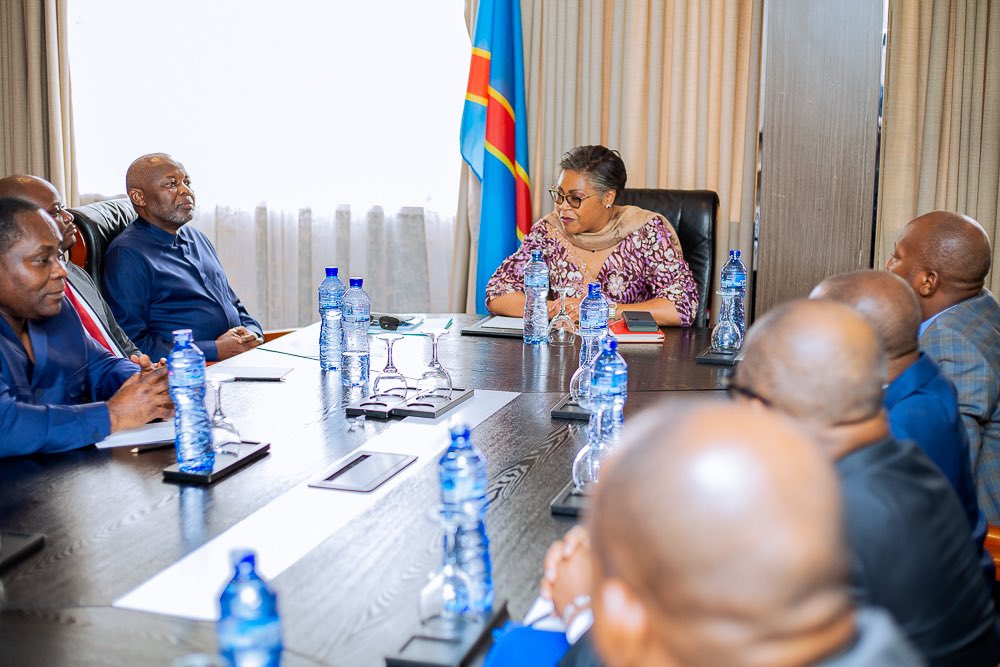 IsralMutombo11's tweet photo. Mise en place du prochain gouvernement, la PM. Judith Suminwa Tuluka mène les échanges avec les têtes de l'Union Sacrée. https://t.co/RNHT8YJIzt