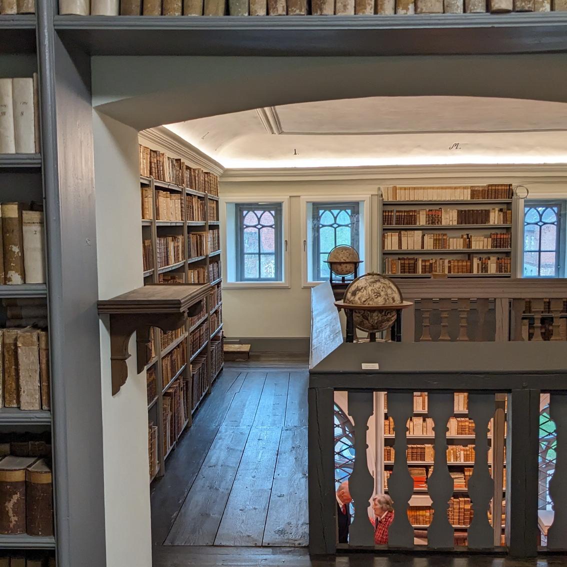 Wiedereröffnung der #Bibliothek im Adeligen Kloster #Preetz: Wunderbar, diese einzigartige Sammlung wieder wohlbehalten an ihrem historischen Ort zu wissen! 🙏 @BundesKultur & @LaenderKultur & @Land_SH & @originalerhalt