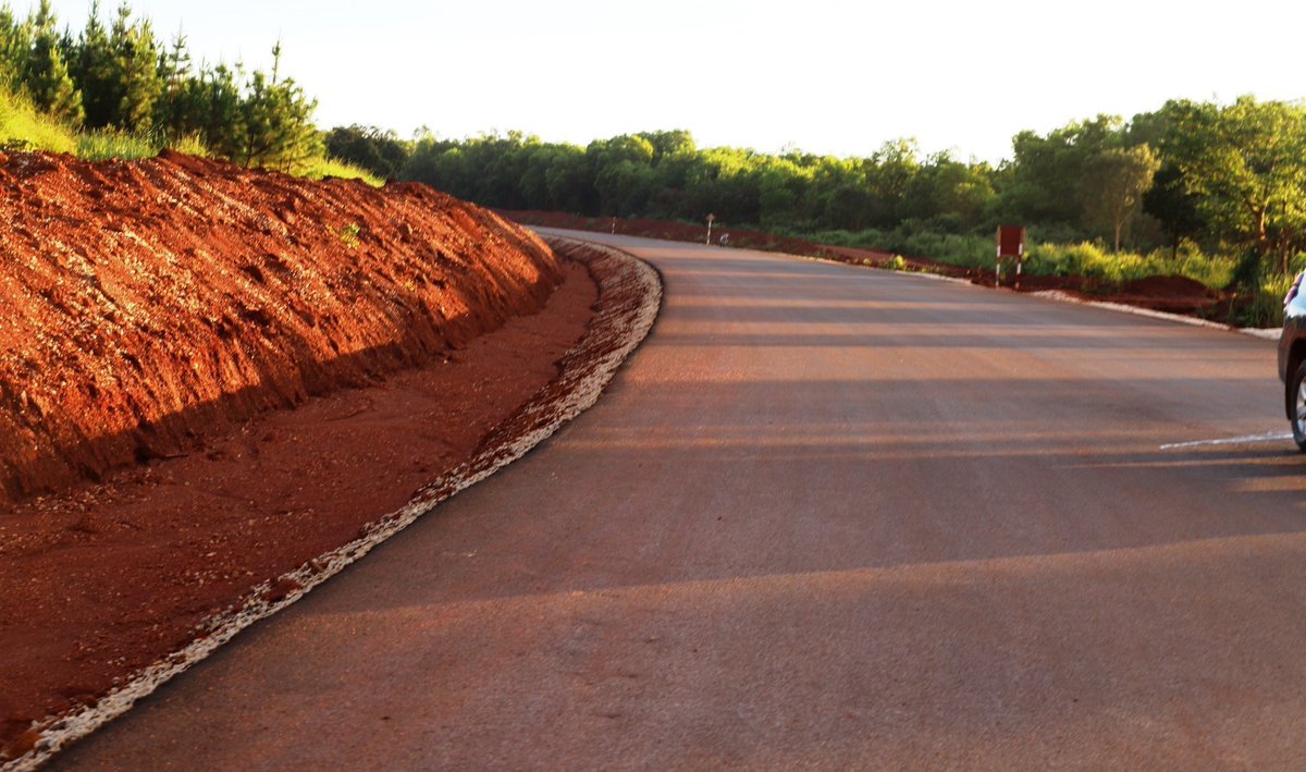 Ni sehemu ya barabara ya Kabingo-Kasulu-Manyovu (Kilomita 260.6).