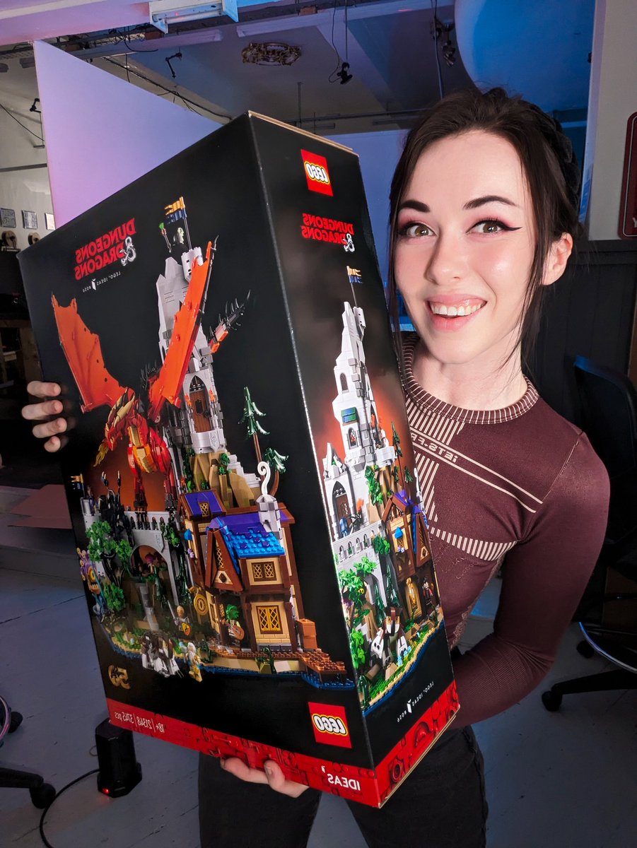 WOWEE!! Look what @LEGO_Group just sent me 👀 Shall we make this into a whole video? Would you be interested in seeing all the cool lil features I find in this kit? I feel like it defo deserves it! AHHH I'M SO EXCITED!! #lego #dnd #dungeonsanddragons