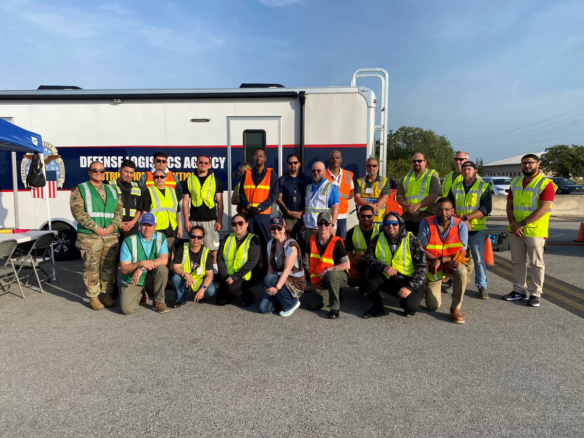 A #DLADistribution Expeditionary team is collaborating with @fema for their annual #EagleRising exercise at @Homestead_ARB, prepping for US aid/relief missions! Learn more about DLA Distribution Expeditionary: dla.mil/Distribution/L…