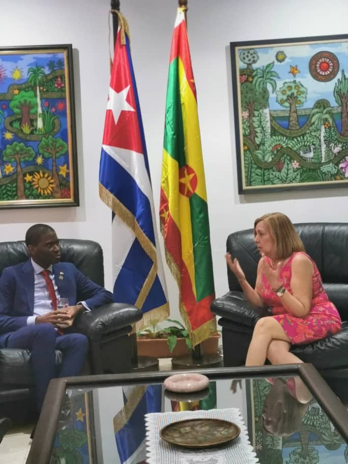 Bienvenido a #Cuba🇨🇺 Dickon Mitchell, Primer Ministro de la hermana #Granada🇬🇩, a la que nos unen profundos lazos de amistad. Un gran honor recibirlo en visita oficial en ocasión del 45 aniversario del establecimiento de las relaciones diplomáticas entre nuestros países.