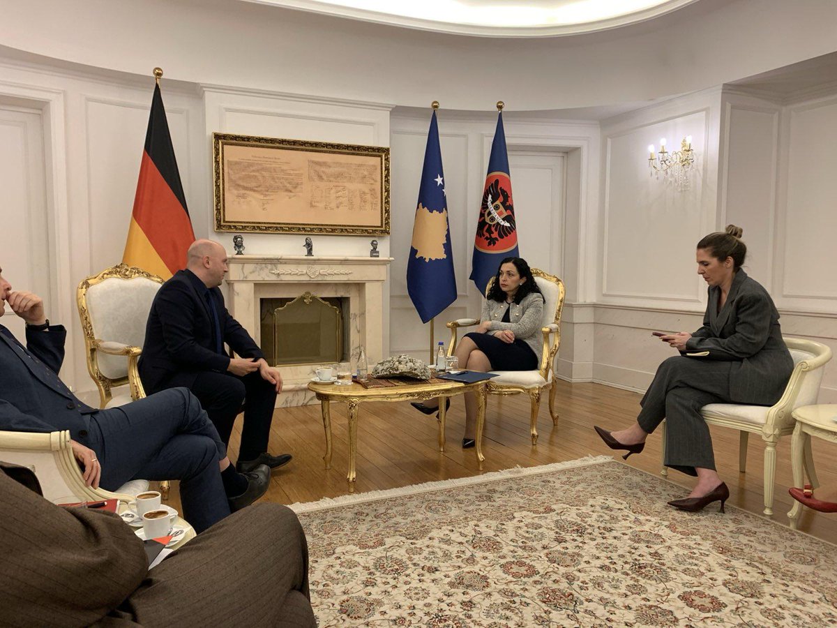 ManuelSarrazin's tweet photo. Important meetings in #Pristina with @VjosaOsmaniPRKS @albinkurti @srpskalista and civil society. https://t.co/kMdLPCxK8Z
