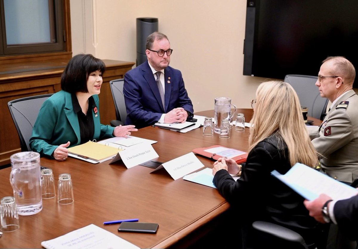 Ce matin, j’ai rencontré @MIRALLESMP, secrétaire d’État auprès du ministre des Armées, chargée des Anciens Combattants et de la Mémoire, pour discuter des services et du soutien que nous offrons aux militaires en service, aux vétérans et à leurs familles.