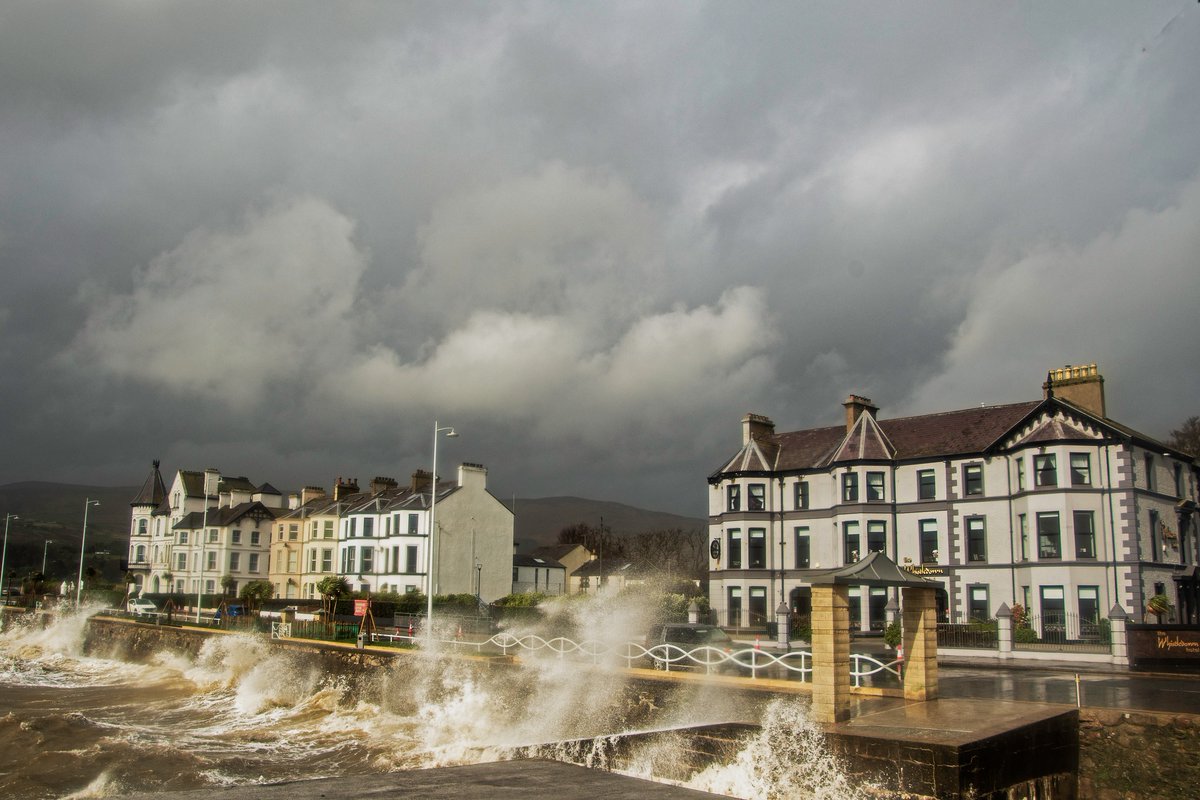 Another snap I took during Storm Kathleen hitting. Warrenpoint Co. Down. @WeatherAisling  @angie_weather  @Louise_utv  @bbcweather  @ScenesOfUlster  @CarlingfordIRE  @ThePhotoHour  @barrabest