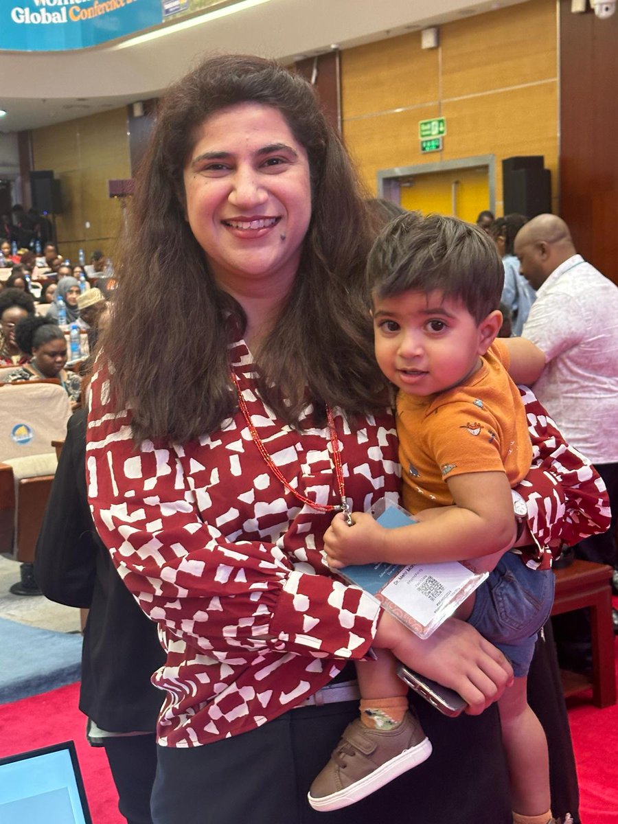 Another reason why @womenlifthealth is fantastic—they provided childcare! Conference attendees shouldn’t have to decide between a professional opportunity and being a parent. Here’s @M3hrManzoor with a very special #WLHGC2024 conference attendee! 🥰