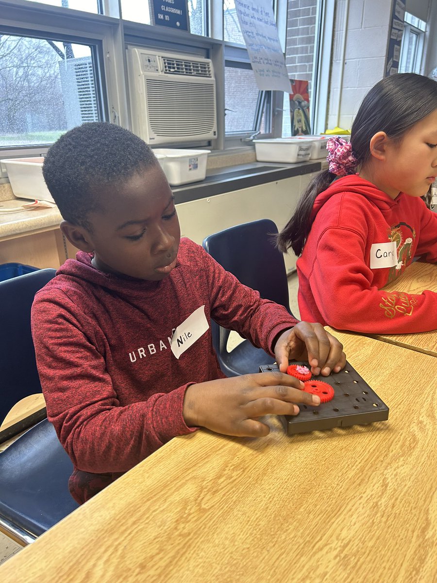 NorthoverEmily's tweet photo. Having so much fun with #scientistsintheschool #handsonlearning https://t.co/xTdP34Nfpk