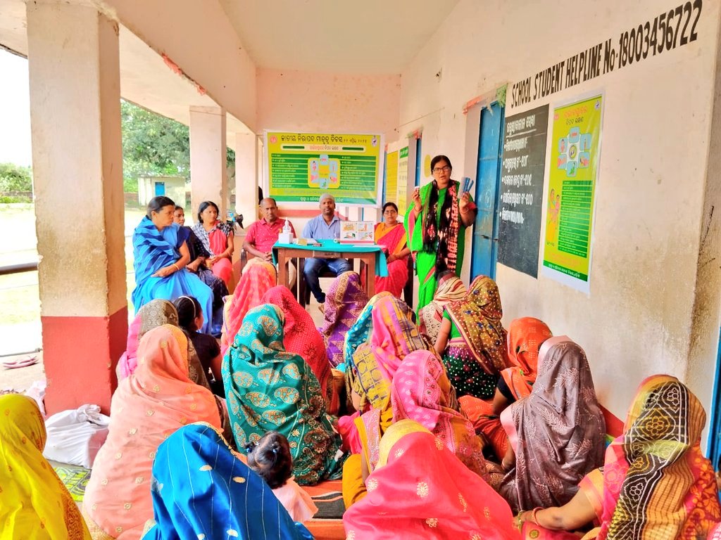 #SafeMotherhoodDay 
#MaternalHealth 
#HealthForAll 
Danger signs during pregnancy, 4 ANC check ups, TD vaccination, Consumption of adequate & Nutritious food etc. discussed by ASHA, AWW & MPWs at Community Meeting org.by AAM ,PHC , Malipada, Khordha
