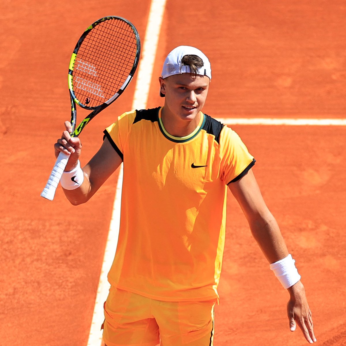 Double Duty? NO PROBLEM 🦸 @holgerrune2003 saves TWO MATCH POINTS before defeating Dimitrov in an EPIC 7-6(9) 3-6 7-6(2), his second match of the day and sets up a quarter-final clash against Sinner! #RolexMonteCarloMasters