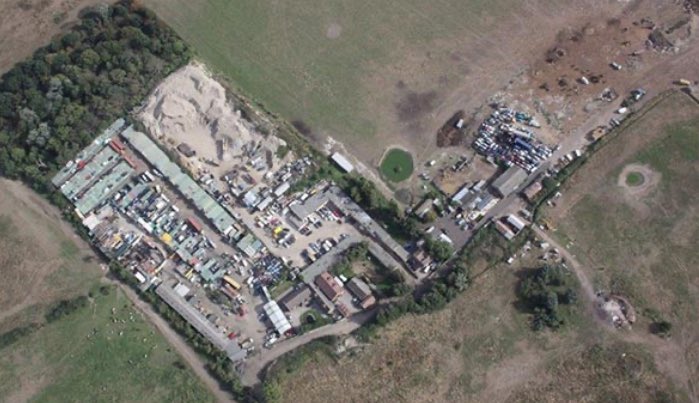 The Environment Agency today served a Restriction Order issued by Southend Magistrates on an illegal #waste site at Baldwins Farm, Dennises Lane Upminster Essex. Regular checks will be conducted by EA, Police & @JUWC_WasteCrime to make sure the criminal activity has stopped