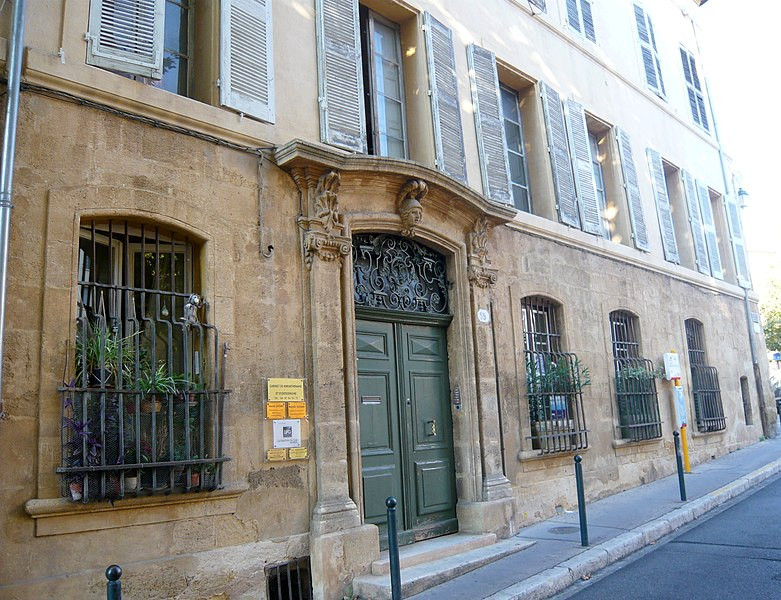 Maison à #AixenProvence (#BouchesDuRhône) Construction 1ère moitié XVIIIe siècle. La porte monumentale, vantaux et imposte compris : inscription par arrêté du 10 avril 1929.
Suite 👉 monumentum.fr/monument-histo…
#Patrimoine #MonumentHistorique