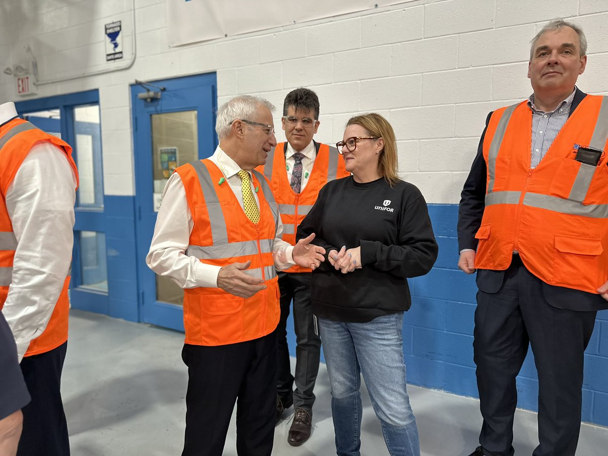 VictorFedeli's tweet photo. NEW: Kautex Textron is investing nearly $23M in their new battery skid plate manufacturing facility!

At their Windsor plant they will produce battery casings for #EVs &amp; create 12 new jobs.

Proud to support this project with $1.5M from our Regional Development Program! https://t.co/trbF9TNp68
