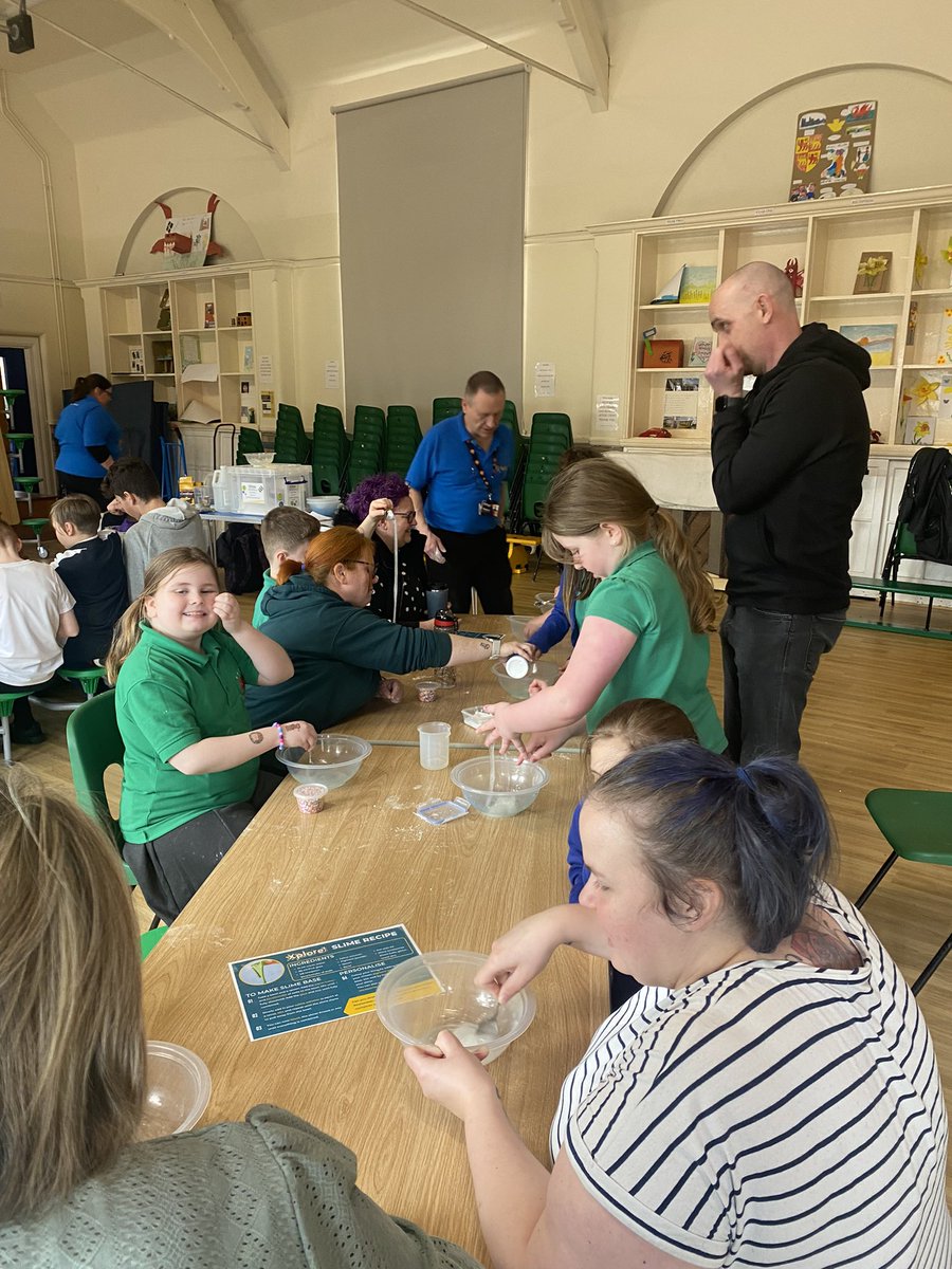 YsgolAcrefair's tweet photo. We love our family learning sessions ! Thank you @XploreScienceUK and @TheLLCompany We really enjoyed making slime in our first Kitchen Chemistry session. #familylearning #cfs https://t.co/X4pFGHJ5nK