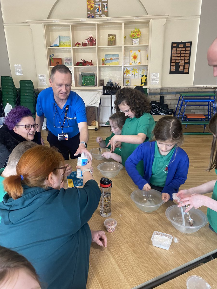 YsgolAcrefair's tweet photo. We love our family learning sessions ! Thank you @XploreScienceUK and @TheLLCompany We really enjoyed making slime in our first Kitchen Chemistry session. #familylearning #cfs https://t.co/X4pFGHJ5nK