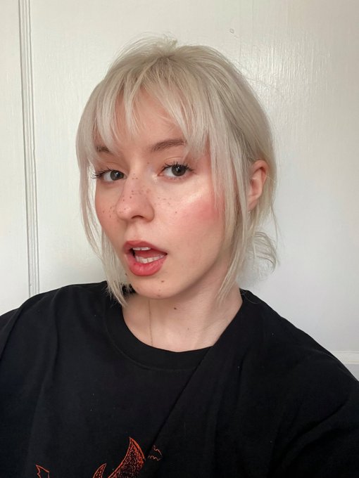 Been feeling so meh I cannot bring myself to put on eyeliner https://t.co/O5LFRbqADW