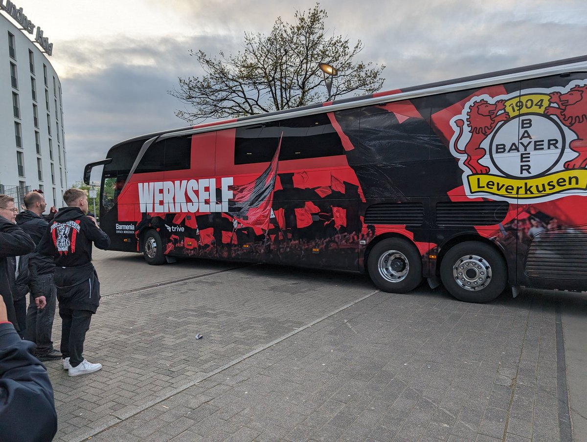 📸⚫🔴The team just arrived at the stadium.

#B04WHU