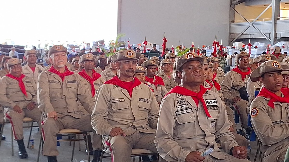 Desde la Base Aérea “Teniente Coronel Luis Apolinar Méndez” (BAMENDEZ), Puerto Ordaz, Estado Bolívar. Se realizó gran Jornada de la Misión 'Negro Primero', en el marco del décimo quinto Aniversario de la @Milicia_B1; donde nuestro GJ. @vladimirpadrino hizo entrega a nuestro MG.…