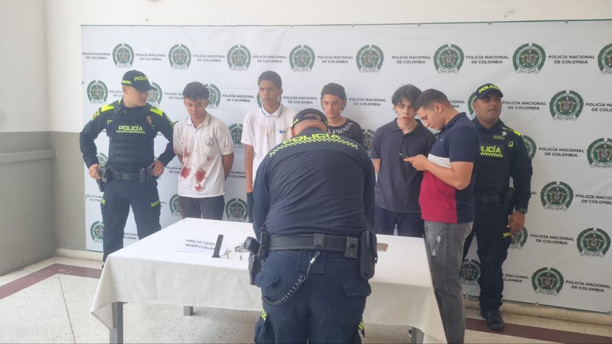 Autopista Medellín-Bogotá a la altura de Zamora, fueron capturados 4 jóvenes que llevaban dentro de un vehículo atado y lesionado a un conductor. al parecer habían solicitado servicio de indriver para cometer el robo