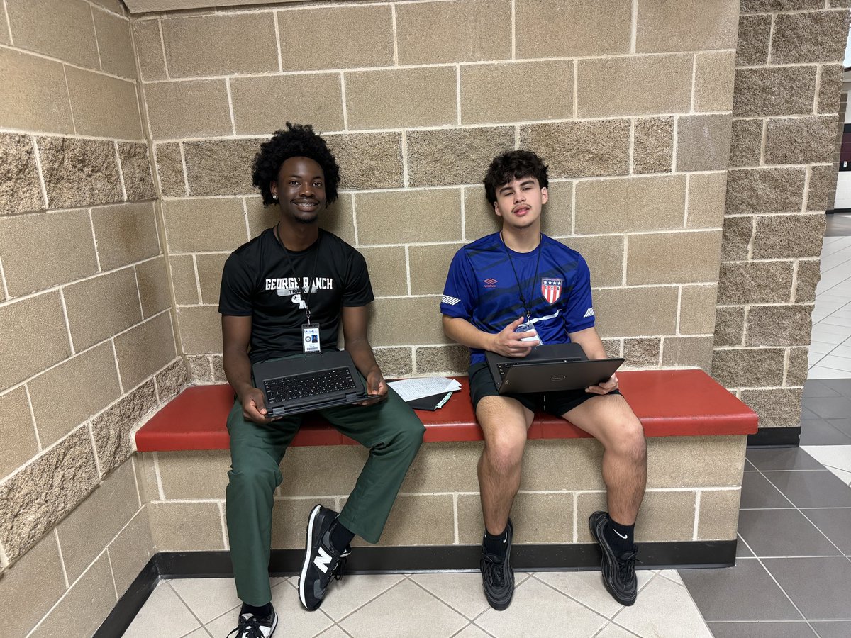 smorichards's tweet photo. AP seminar working hard on their presentations for AP EXAMS!!!! @wearegrhs @GRHS_MrsSettle https://t.co/AvXsQPk58v