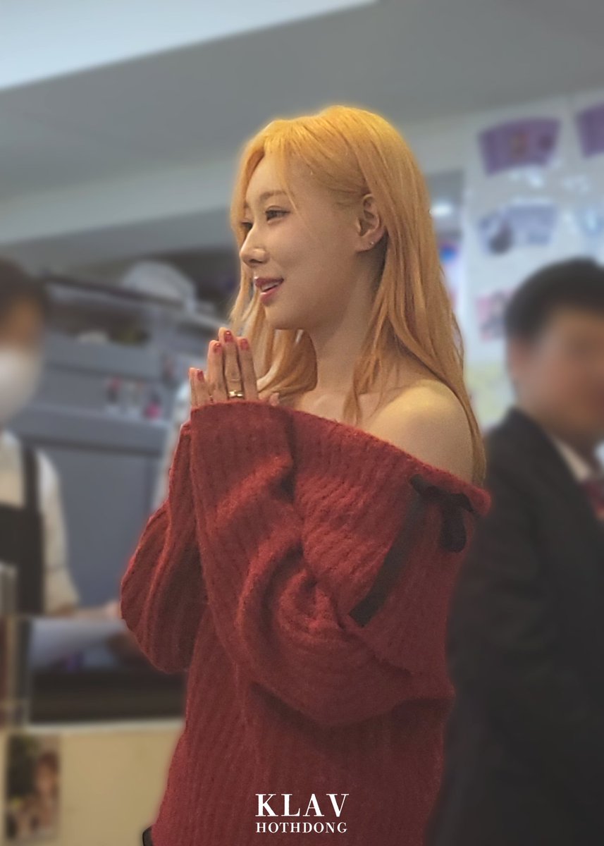 240326
Handong at her birthday cafe ❤️
#Handong #한동 #韩东 #드림캐쳐  #Dreamcatcher