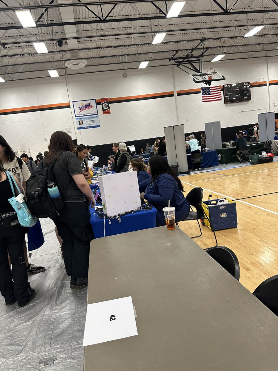 royalgurley's tweet photo. Kudos to @Sapin_CHS for curating a phenomenal career day experience for our students yesterday. 💚 https://t.co/7n9ZPR9AzM