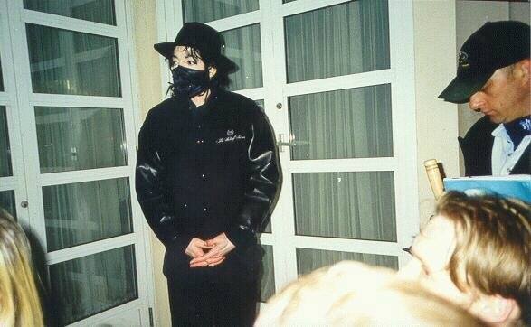 ☆April 11,1999-Michael Jackson speaking to his fans outside Mohammed Al Fayed's apartment... Asked what his favourite piece of music is, he says: 'You won't laugh will you?' and states it is a classical piece by Claude Debussy entitled 'Afternoon Of The Faun.'