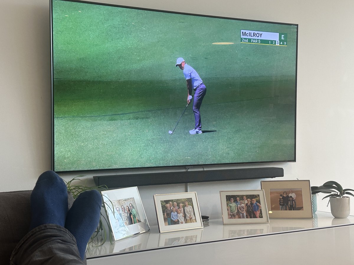 It’s like Christmas morning without the anxiety of cooking lunch and keeping the sherry away from elderly relatives. It seems that @SkySportsGolf are giving us way more than just the featured groups too. Merry Christmas @ewenmurray77