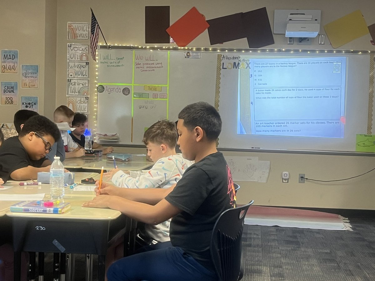 Ms. Johnson at @LomaxElementary using @lead4ward strategy Team-Two-One with word problems as part of Rockin’ Review! #wearelp #lpisdmathmatters