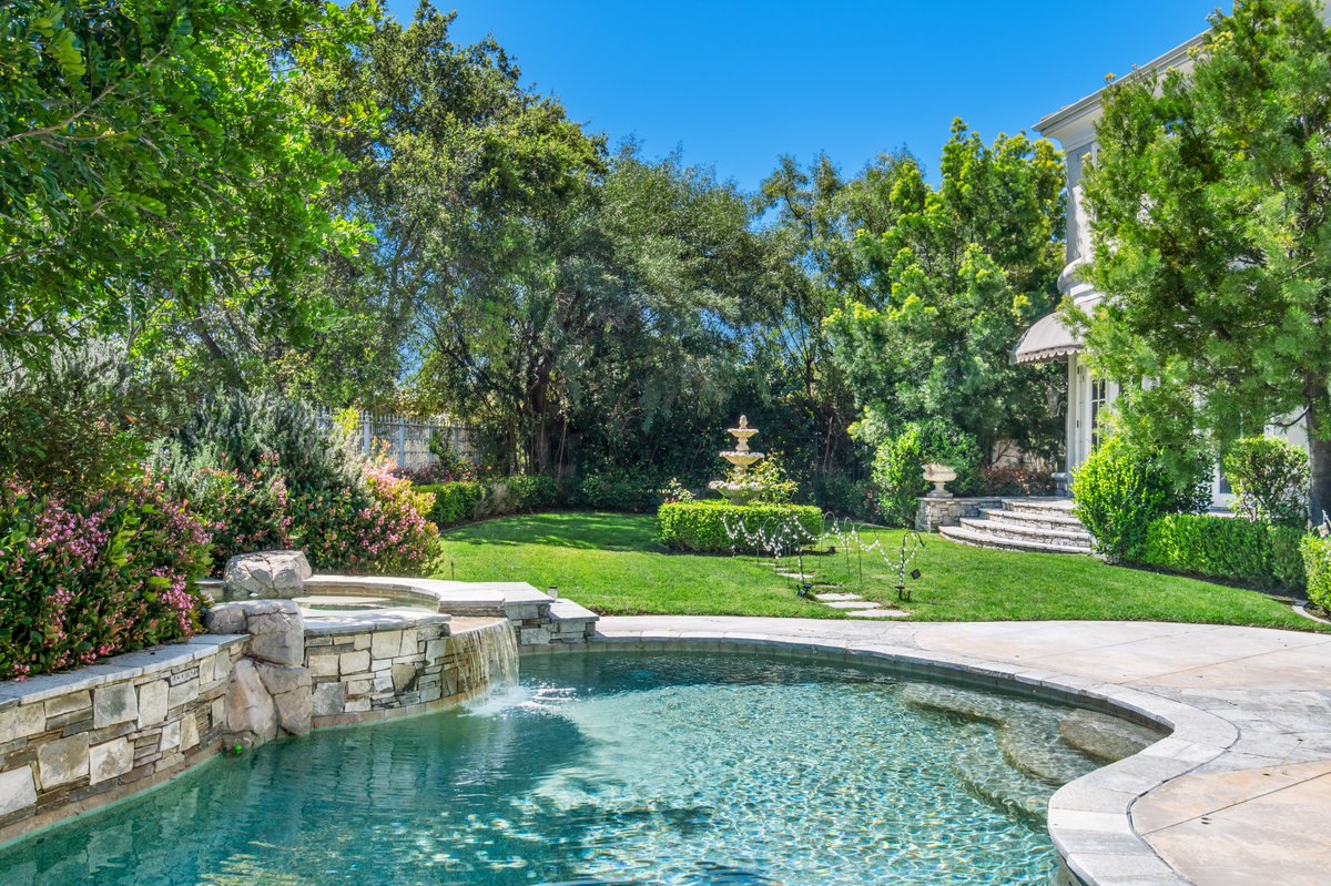 Timeless French Charm 🇫🇷

Behind the gates of Coto de Caza, sits this French Provincial style estate with soaring ceilings, unique wood/marble flooring, and bespoke architectural designs. [Listing: Christian Stillmark | tinyurl.com/2-Shetland] #EllimanCalifornia #OrangeCounty