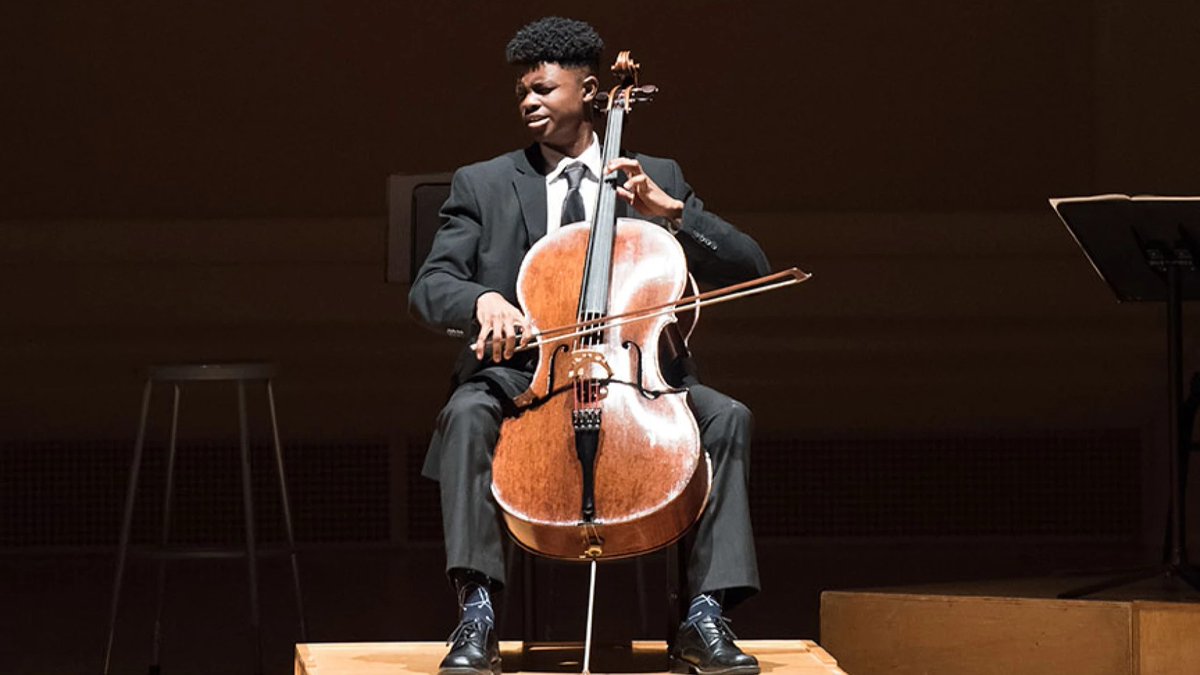 Don't miss today's episode of 🎙️WGCU-FM's #GCL Arts Edition featuring cellist Sterling Elliot with the @swflsymphony: bit.ly/3xxE0Gb ✍️ John Davis/WGCU 📸 Nan Melville