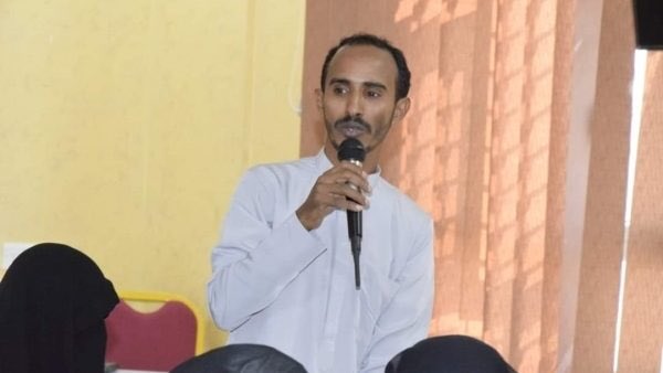 Forces of the Southern Transtional Council detained in Socotra Abdullah Badehen yesterday because of his FB posts. Abdullah is one of the few critical voices using social media in Socotra #Yemen #عبدالله_بداهن