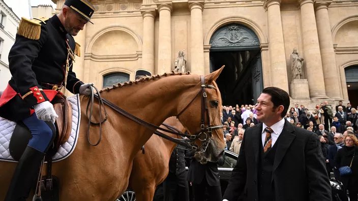 Dernier hommage à #AlexisGrüss, la légende du cirque qui faisait danser les chevaux lefigaro.fr/culture/dernie… via @Figaro_Culture