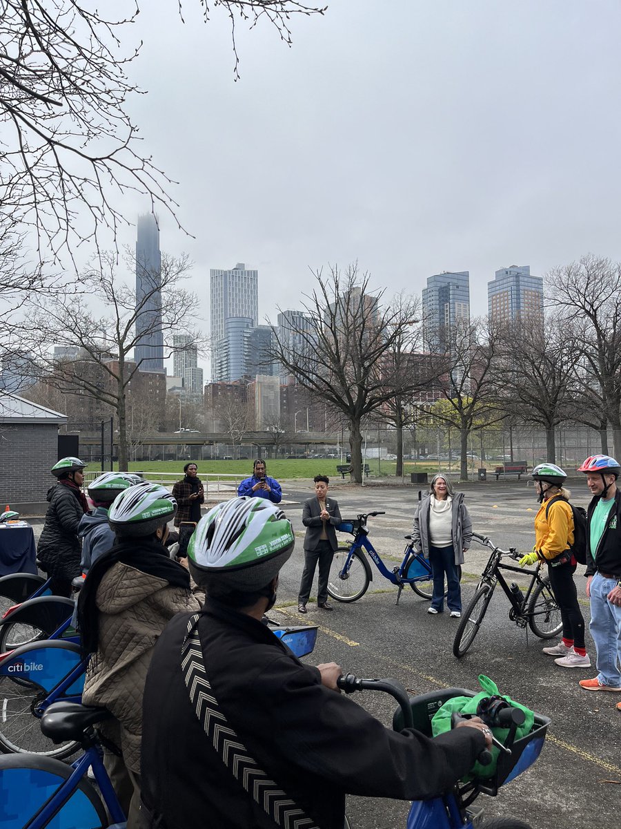 2/2 We have one more bike lesson scheduled for next week, followed by an Intergenerational Community Bike Ride in May! To learn more about the #SpringSeniorSeries and the upcoming bike events, click the link below!
council.nyc.gov/crystal-hudson…