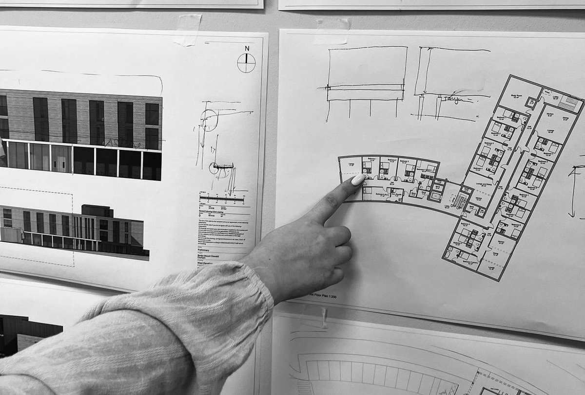 Another animated design review in the studio today, where we focussed on the mixed use scheme we are designing in Durham. With the help of our 3D printed model, we discussed everything from elevation design to drainage strategies 👌🏻